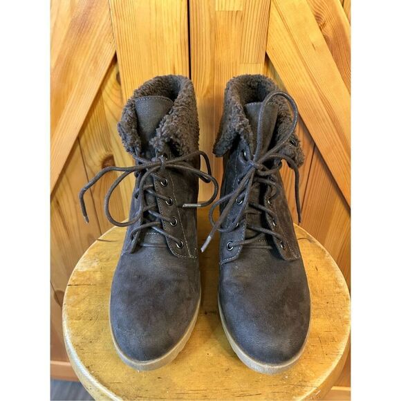 Dana Buchman Brown Lace Up Wedge Ankle Booties Fur Trim Faux Suede Upper Helma 9 - Picture 2 of 6